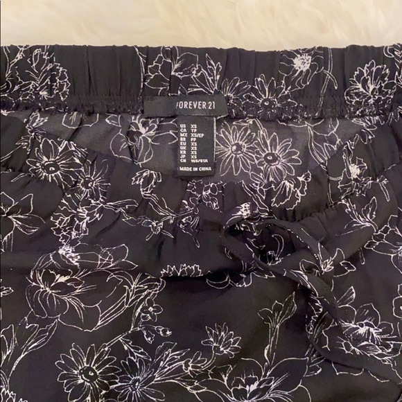 Forever 21 black slit long skirt - Picture 3 of 3